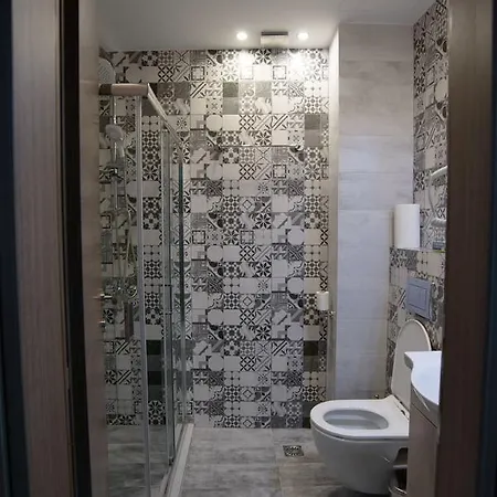 Qr #navita G - Modern & Luxurious Center *