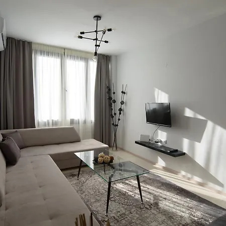 Qr #navita G - Modern & Luxurious Center Apartment